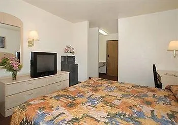 Hotel 6 Tulsa, Ok - 4*